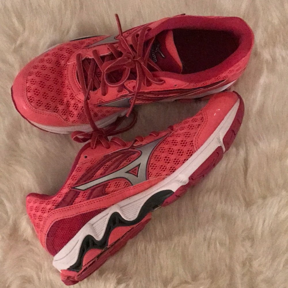 Mizuno running shoes only worn a handful of times!